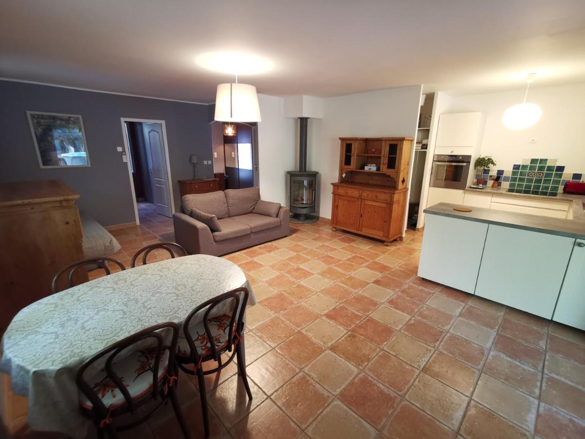T2 Independant Terrasse Et Piscine Au Calme Var Sud De La France Flassans-sur-Issole المظهر الخارجي الصورة