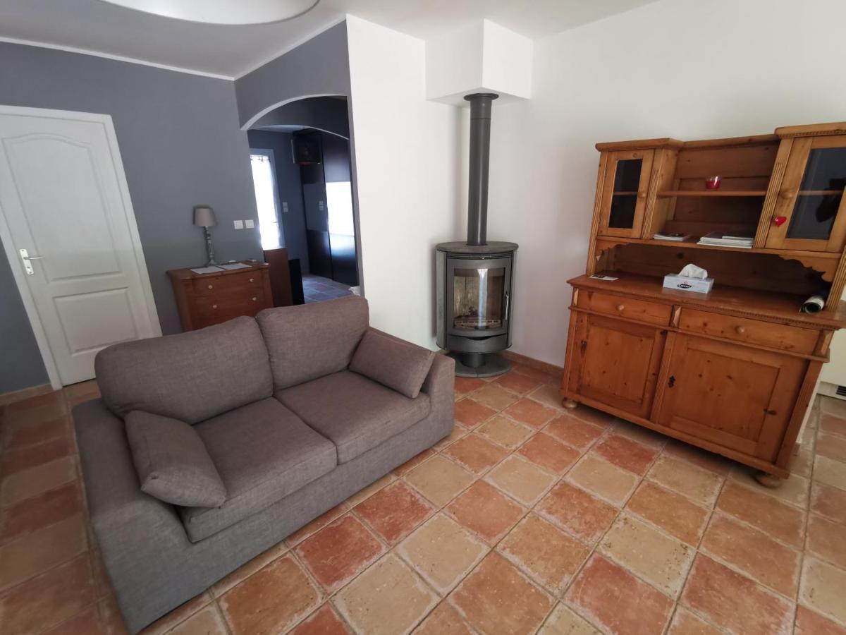 T2 Independant Terrasse Et Piscine Au Calme Var Sud De La France Flassans-sur-Issole المظهر الخارجي الصورة